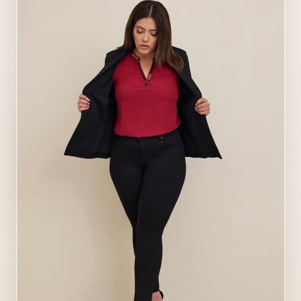 Torrid (1) Red Sequin V-Neck Lightweight Sheer Short Sleeve Blouse - Picture 2 of 10